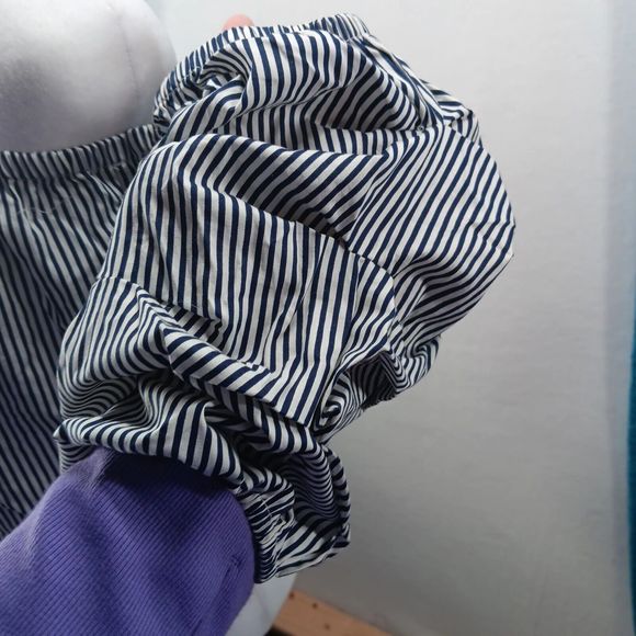 NWT Max Studio Off The Shoulder Pufg Sleeves Blouse SZ XS $88 MSRP Navy Stripes - Picture 7 of 9